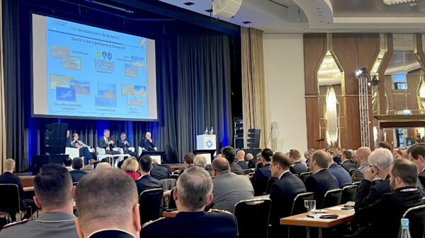 Verbesserung der Verteidigungsfähigkeit: Beim DWT-Symposium „Perspektiven der Verteidigungswirtschaft“ im Bonner Maritim-Hotel wurde intensiv besprochen, auf welchen Wegen Verbesserungen der Verteidigungsbereitschaft erzhielt werden könnten.