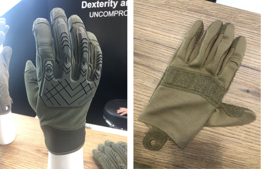 Der Kampfhandschuh VADER (l.) im Vergleich zum leichteren Modell SPARTACUS (r.)