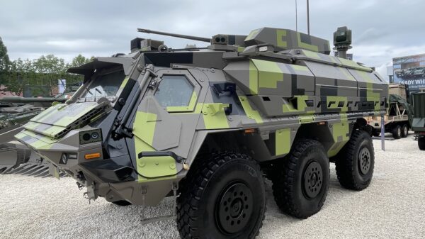 Türme für Radpanzer: TPz FUCHS Evolution mit dem LuWa-Turm am Stand von Rheinmetall. (Grafik: AF)
