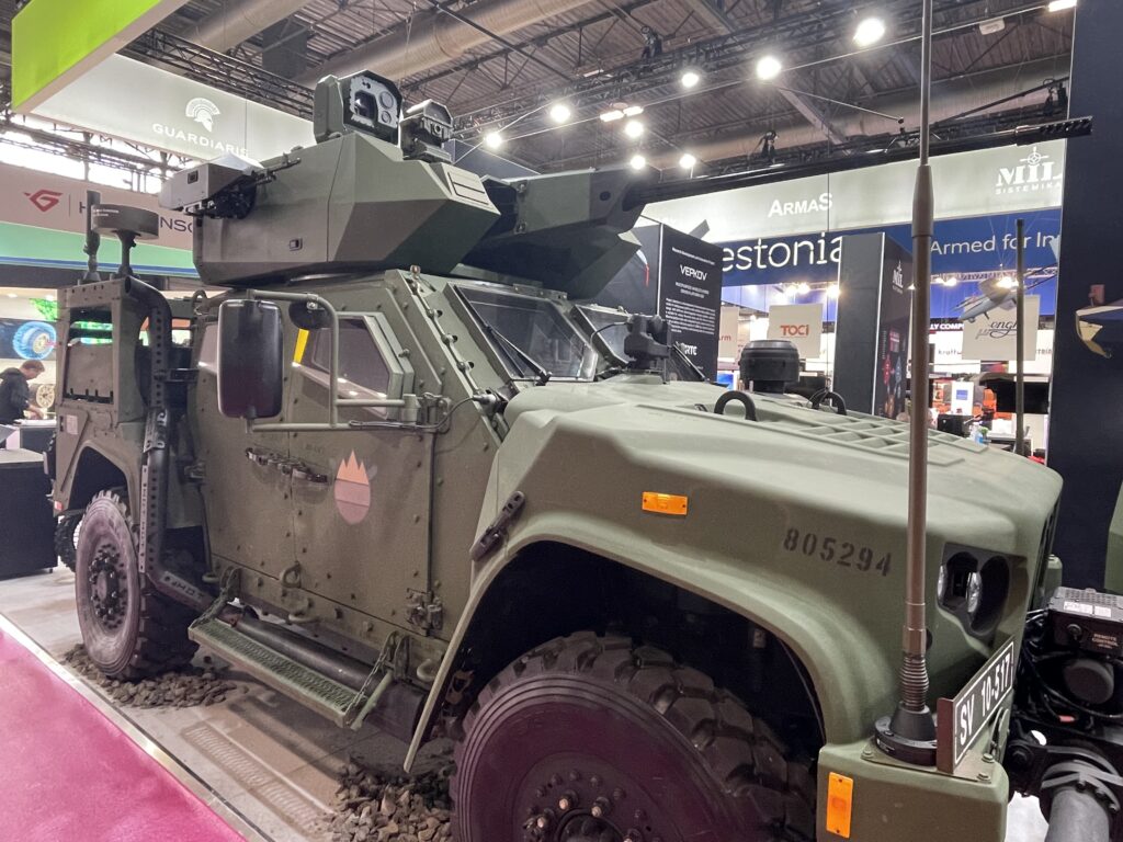 OSKOSH JLTV-Fahrzeug mit dem MANGART 25 mm Turm am Stand von VALHALLA. (Foto: AF)