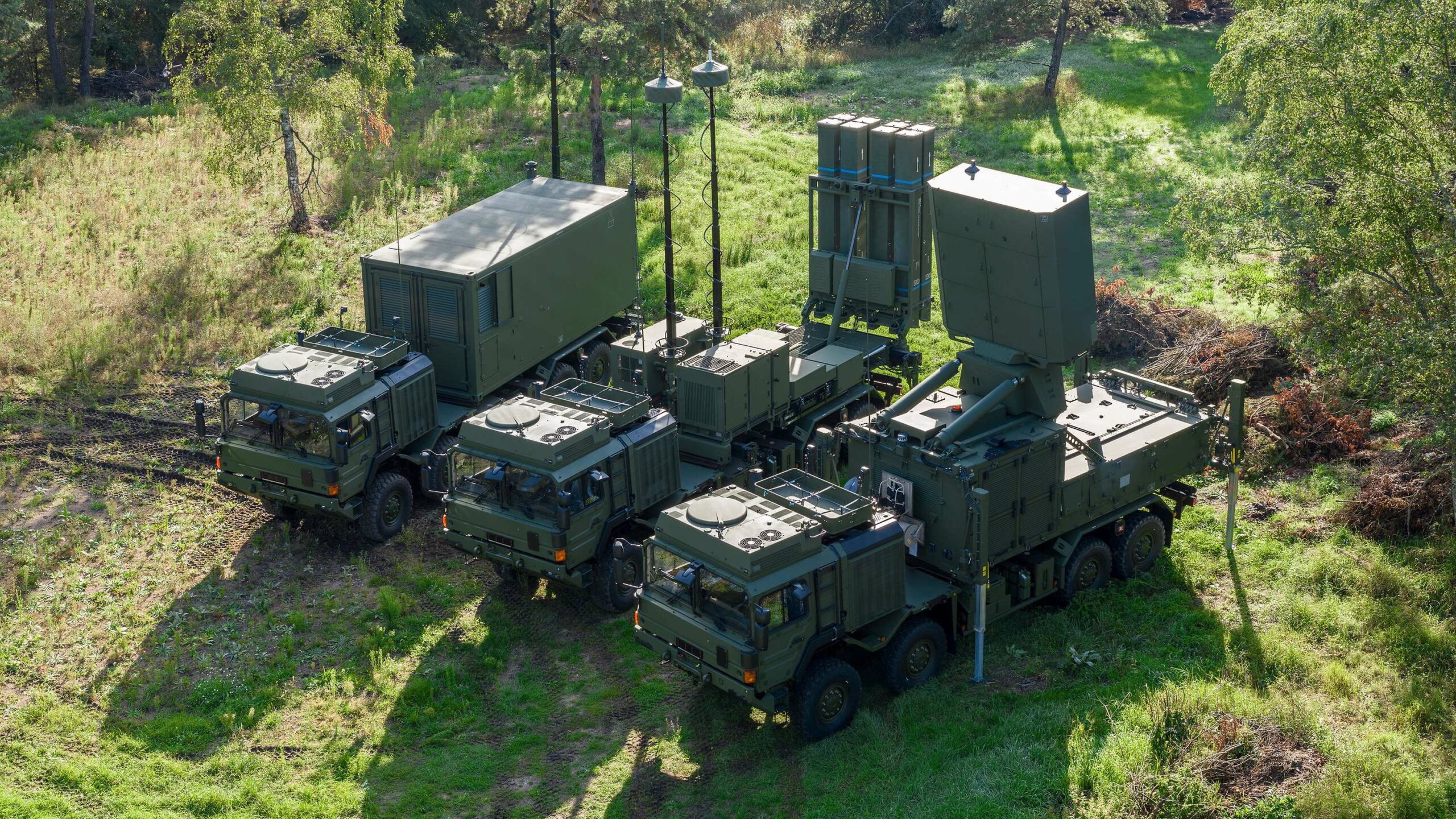 Dänemark will die Beschaffung der bodengestützten Luftverteidigung schneller als ursprünglich vorgesehen durchführen, damit es die absehbaren NATO-Ziele für die Streitkräfte erfüllen kann. IRIS-T SLM von Diehl Defence ist in der Auswahl für ein Luftverteidigungssystem kurze bis mittlere Reichweite.