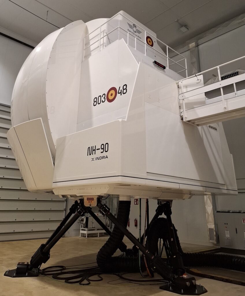Der neue NH90-Hubschraubersimulator der spanischen Streitkräfte erlaubt dank Full-Motion-Auslegung eine besonders realitätsnahe Ausbildung.