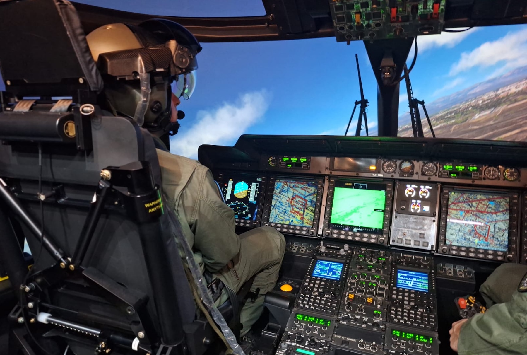 Das Innere des NH90-Simulator bildet sehr realitätsnah einen tatsächlichen Hubschrauberflug nach.