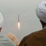 EMP-Programm - Iranische Raketen: Iranische Geistliche beobachten den Staret einer ballistischen Langstreckenrakete vom Typ Shahab-3.