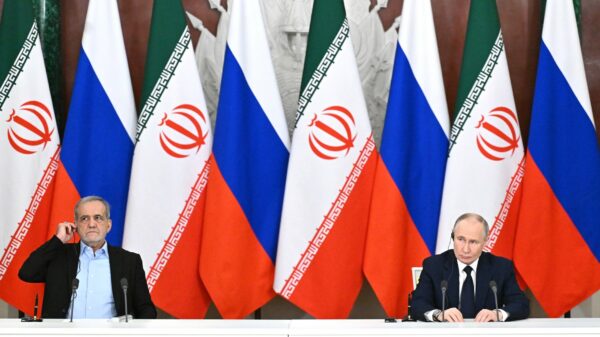 Irans Präsident Massud Peseschkian und Russlands Präsident Wladimir Putin auf einer Pressekonferenz nach den russisch-iranischen Gesprächen am 17. Januar 2025.