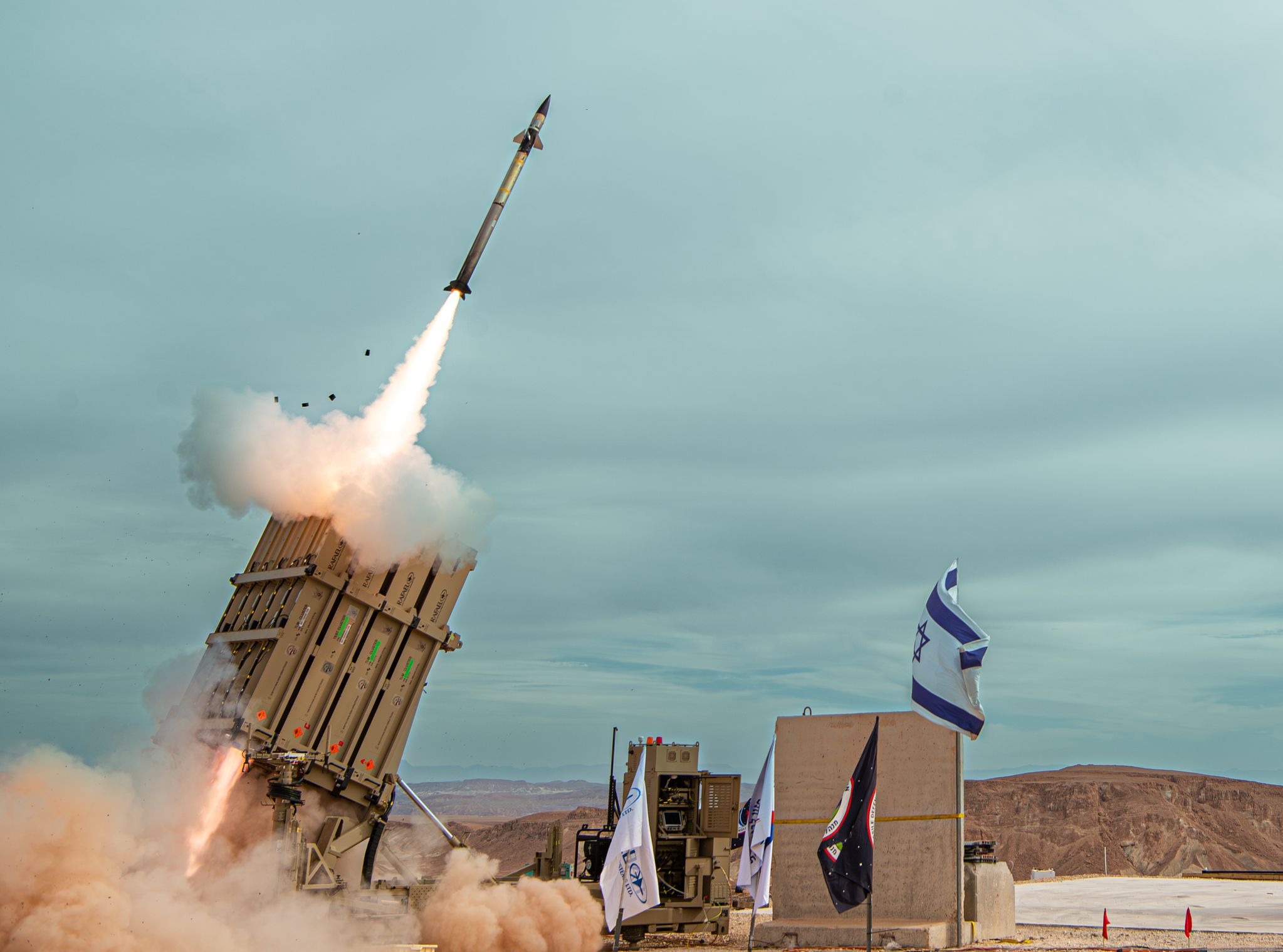 Waffenhilfe und Golden Dome. Die jüngste Testkampagne hat die Fähigkeiten des israelischen Luftverteidigungssystems Iron Dome weiter verbessert.