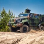 Mittleres taktisches Fahrzeug 12kN von Iveco Defence Vehicles, das durch die Niederlande beschafft wurde.