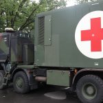 Die von Rheinmetall zu liefernden mobilen Sanitätseinrichtungen werden auf geschützten HX-Lkw verlegt.