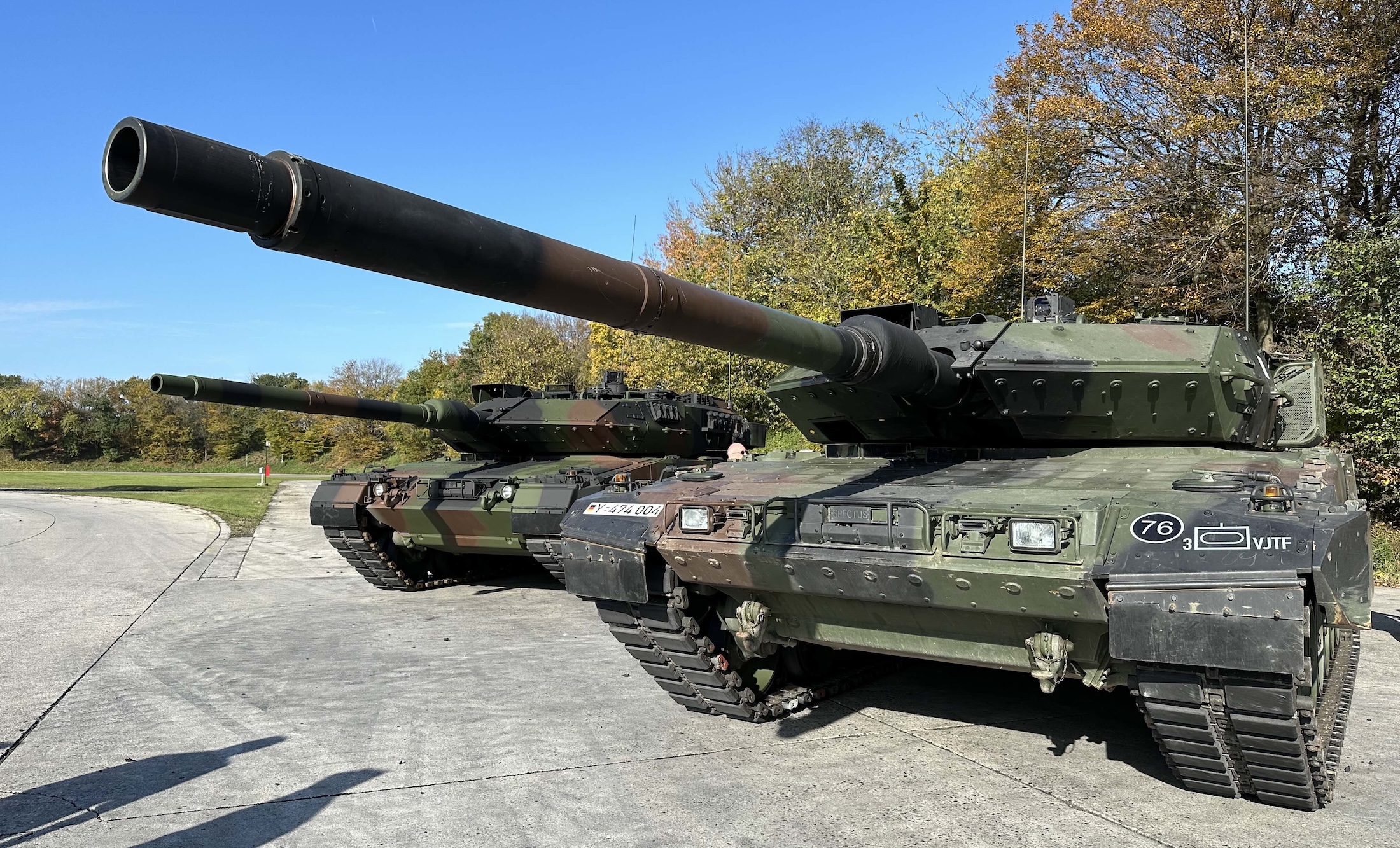 Mit der heutigen Gesetzesänderung sind Verteidigungsausgaben ab einem Prozent des BIP nicht mehr von der Schuldenbremse betroffen, Investitionen in die Bundeswehr somit auch in größeren Dimensionen möglich, ohne die Aufnahme von einem neuen, speziell abzustimmenden Schuldenpaket.