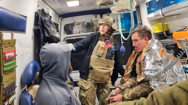 TCCC-Ausbildung: Ärztin Kateryna Maslyak bildet für das All Ukrainian Resuscitation Council Soldaten in der Selbst- und Kameradenhilfe aus.
