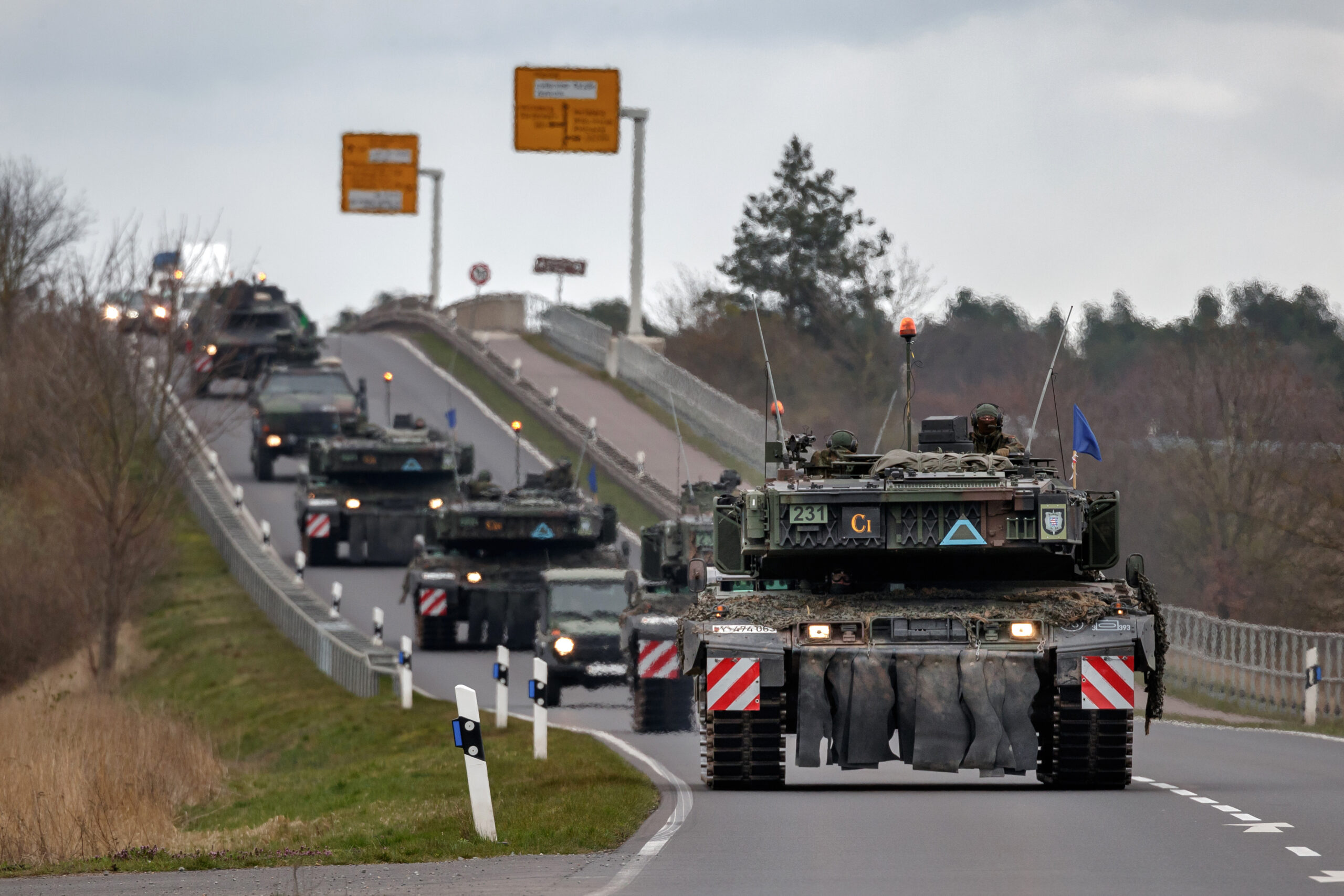 Kräfte vom Panzergrenadierbataillon 393 verlegen in der Stand-Up Phase für die VJTF 2023 zum Gefechtsübungszentrum. Foto: Bundeswehr