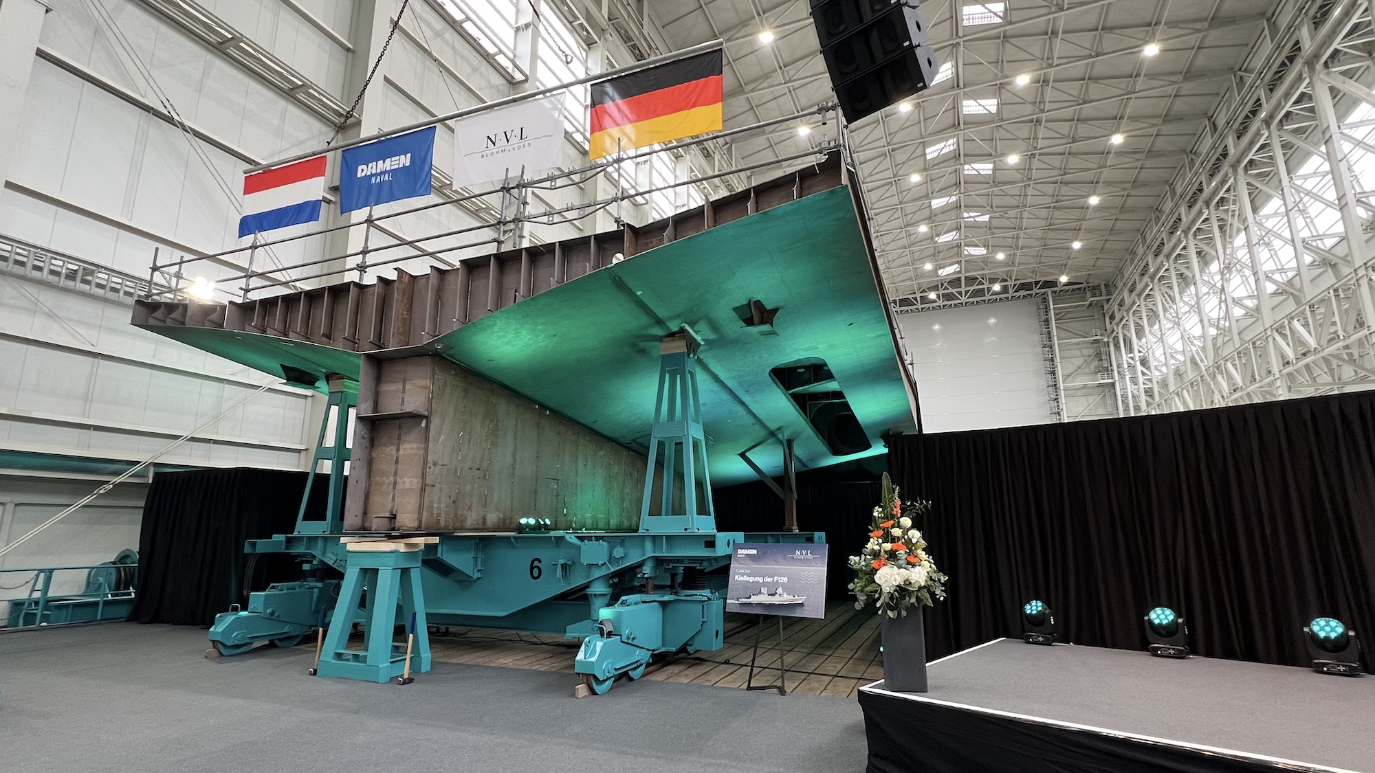 Kiellegung erste Fregatte 126: Der Kiel als erstes sichtbares Bauteil der zukünftigen Fregatte "NIedersachsen".