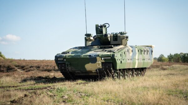 Am 17. Oktober 2022 – nur zwei Jahre nach der Auftragserteilung – übergab Rheinmetall den ersten Lynx Schützenpanzer an den Erstkunden Ungarn.