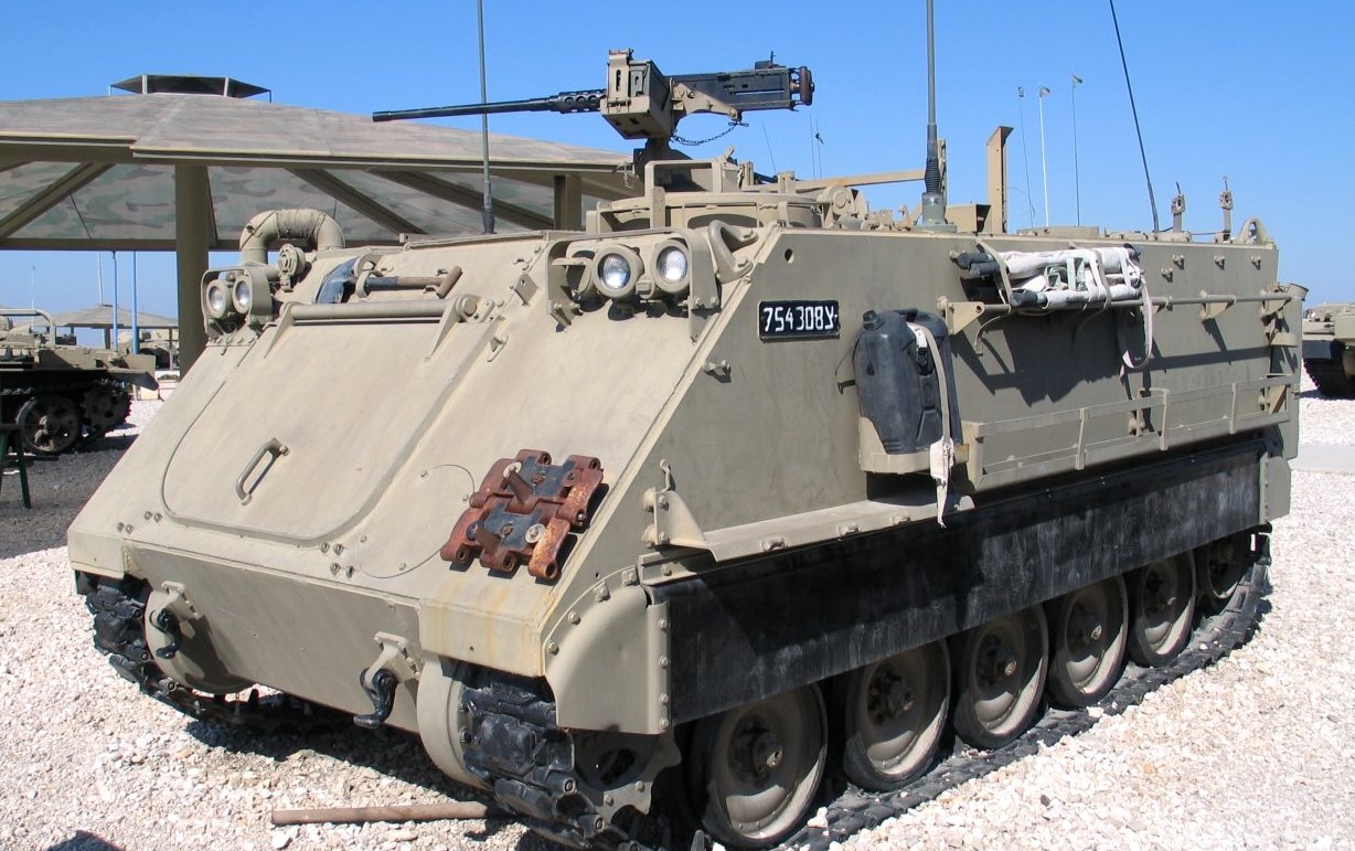 IDF setzt ferngesteuerte M113 mit Sprengstoff im Gazastreifen ein.
