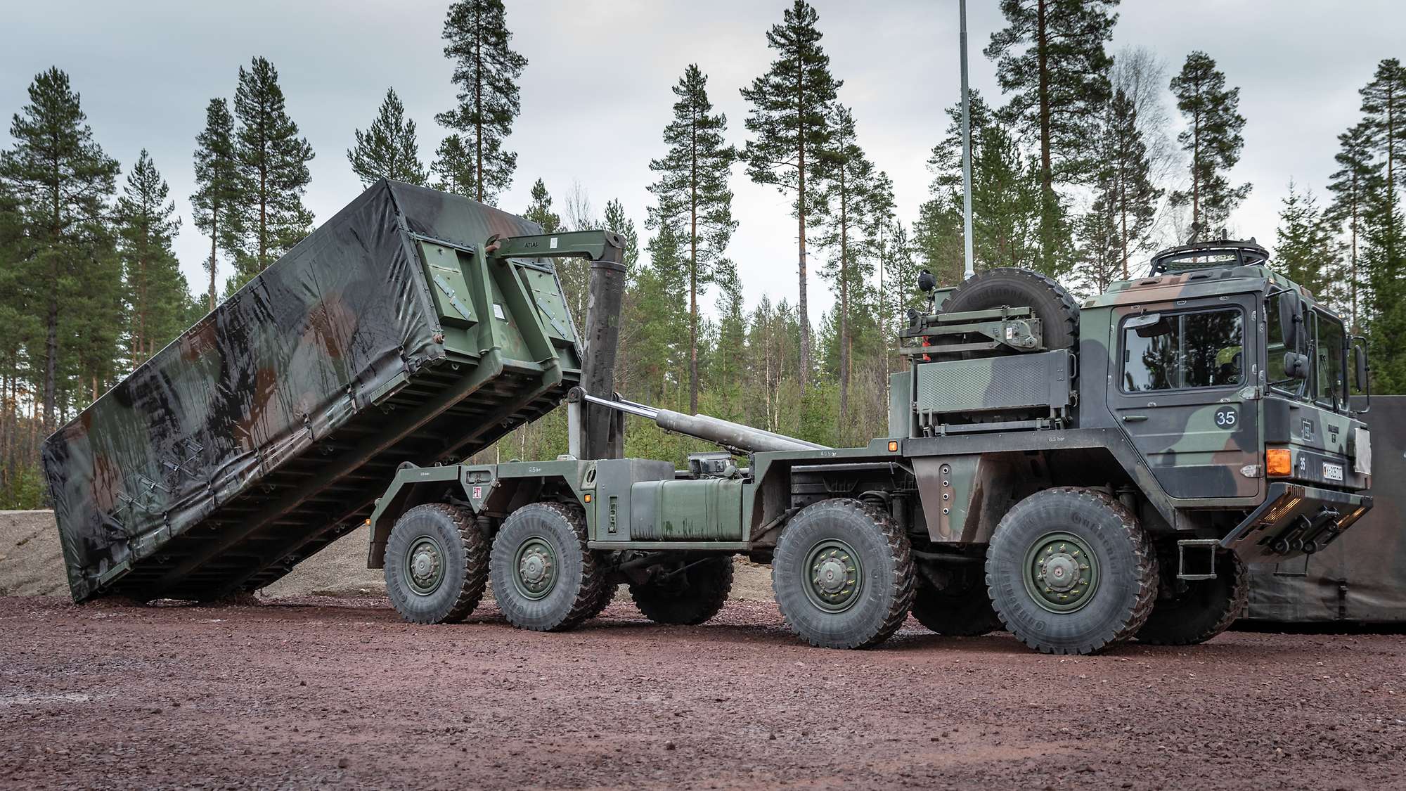 Einsatzlogistik des Heeres: Einsatz eines LKW 15 t MULTI auf dem Truppenübungsplatz Gaižiŭnai im Rahmen der Enhanced Forward Presence Battlegroup in Rukla/Litauen. Foto: Bundeswehr / Kurt Basler