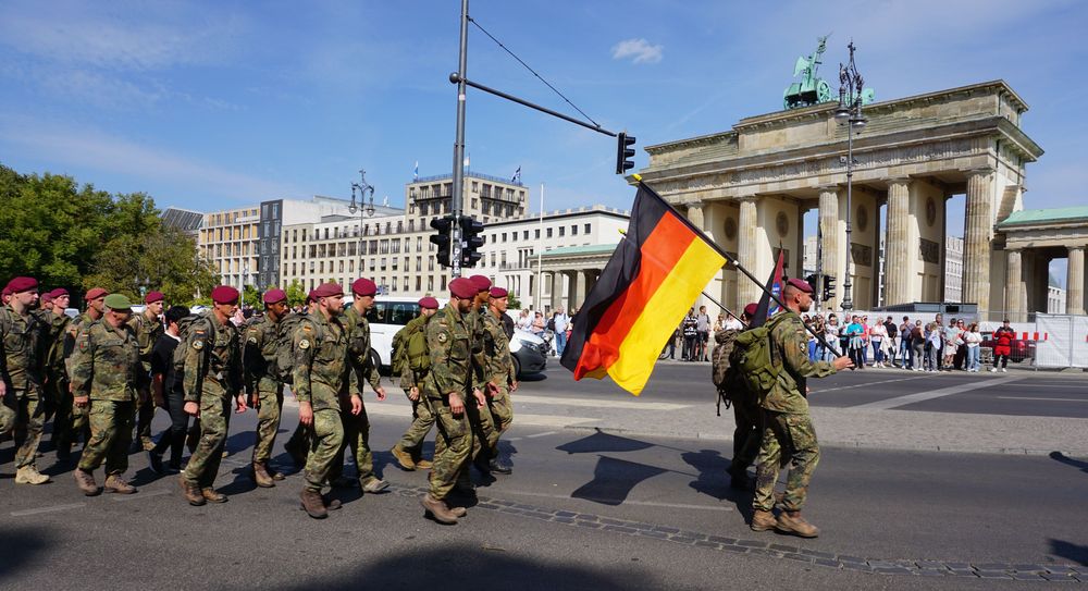 Gedenkmarsch: Die letzte Etappe führte die Teilnehmenden durch Berlin, vorbei am Brandenburger Tor. Foto- DBwV:Eva Krämer