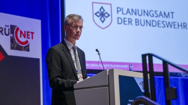 „Die NATO Minimum Capability Requirements (MCR) beeinflussen in den Nationen maßgeblich die übertragenen Fähigkeitsziele und damit natürlich auch die Rüstungsaktivitäten“, betont Ministerialrat Matthias Damm, Stellvertreter des Amtschefs des Planungsamtes der Bundeswehr.