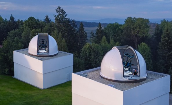 Ungefähre Visualisierung des Teleskopsystems zur Weltraumüberwachung.