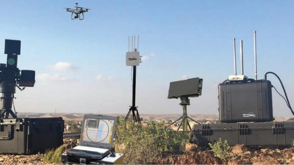 Modulares und mobiles Luftabwehrsystem RED SKY für Gefahren in niedrigen Flughöhen.