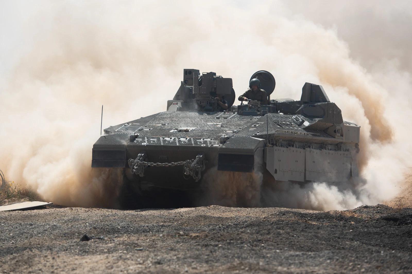 Panzerkorps: Der schwere Transportpanzer Namer aus Israel basiert auf dem Merkava.