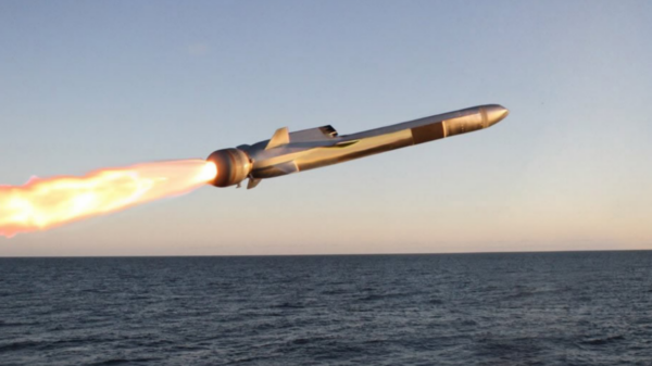 Launch einer Naval Strike Missile von Kongsberg. Die neue Super Sonic Strike Missile 3SM Tyrfing soll auf den bestehenden Fähigkeiten aufbauen.