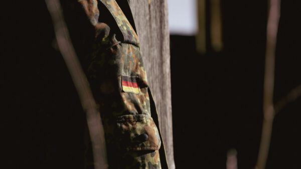 Nicht nur beim Thema Fast Fashion von Bedeutung Recycling-Lösungen von militärischer KLeidung Foto Touko Aikioniemi Unsplash