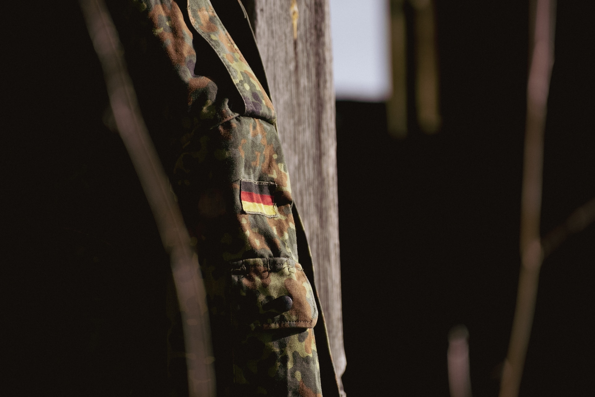 Nicht nur beim Thema Fast Fashion von Bedeutung Recycling-Lösungen von militärischer KLeidung Foto Touko Aikioniemi Unsplash