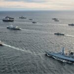 Normalerweise sind die teilnehmenden Kriegsschiffe während des BALTOPSBaltic Operations-Manövers über tausende von Quadrat-Seemeilen verteilt. Hier fahren sie 2016 für ein Gruppenfoto in enger Formation.