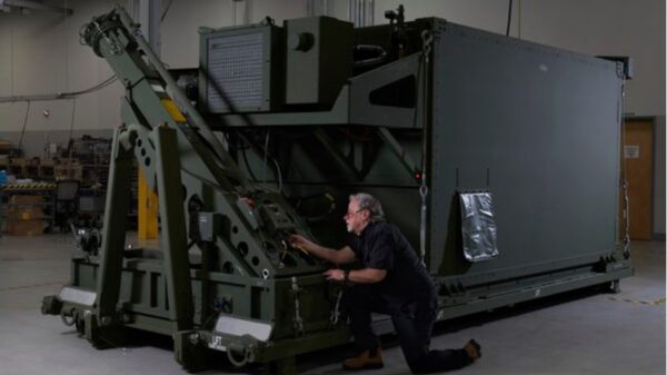 IBCS: Northrop Grumman produziert in seinem Fertigungszentrum in Huntsville, Alabama, wichtige Endprodukte wie das Engagement Operations Center (EOC) für die U.S. Army zur Unterstützung Polens