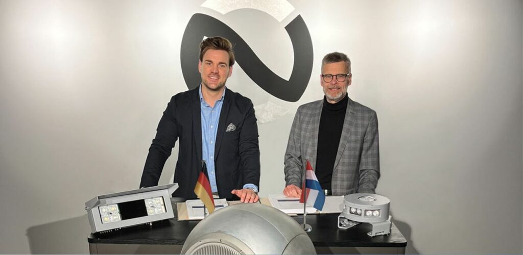 Hubschrauberlandesystem der F126: Optonaval-Geschäftsführer Christopher Schäding (l.) und Dirk Henneberg, Beschaffungsleiter für das F126-Projekt bei Damen Naval. Foto- Damen Naval