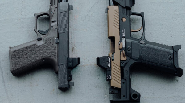 Das Reflexvisier GLx RS-15 von Primary Arms Optics verbaut.