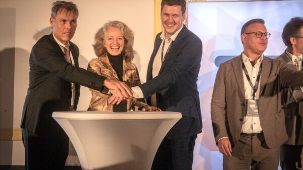 Ministerialdirigent Eckart Meyer-Höper, stellvertretender Abteilungsleiter der Planungsabteilung im BMVg, Prof. Eva-Maria Kern, Präsidentin der Universität der Bundeswehr München, und Christian Hoesle, Managing Director des Palladion Defence Accelerators (v.l.n.r.), drückten den Startknopf für Palladion.