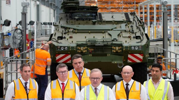 Der australische Premierminister Anthony Albanese besuchte die Produktionsstätte des Schweren Waffenträger Infanterie.