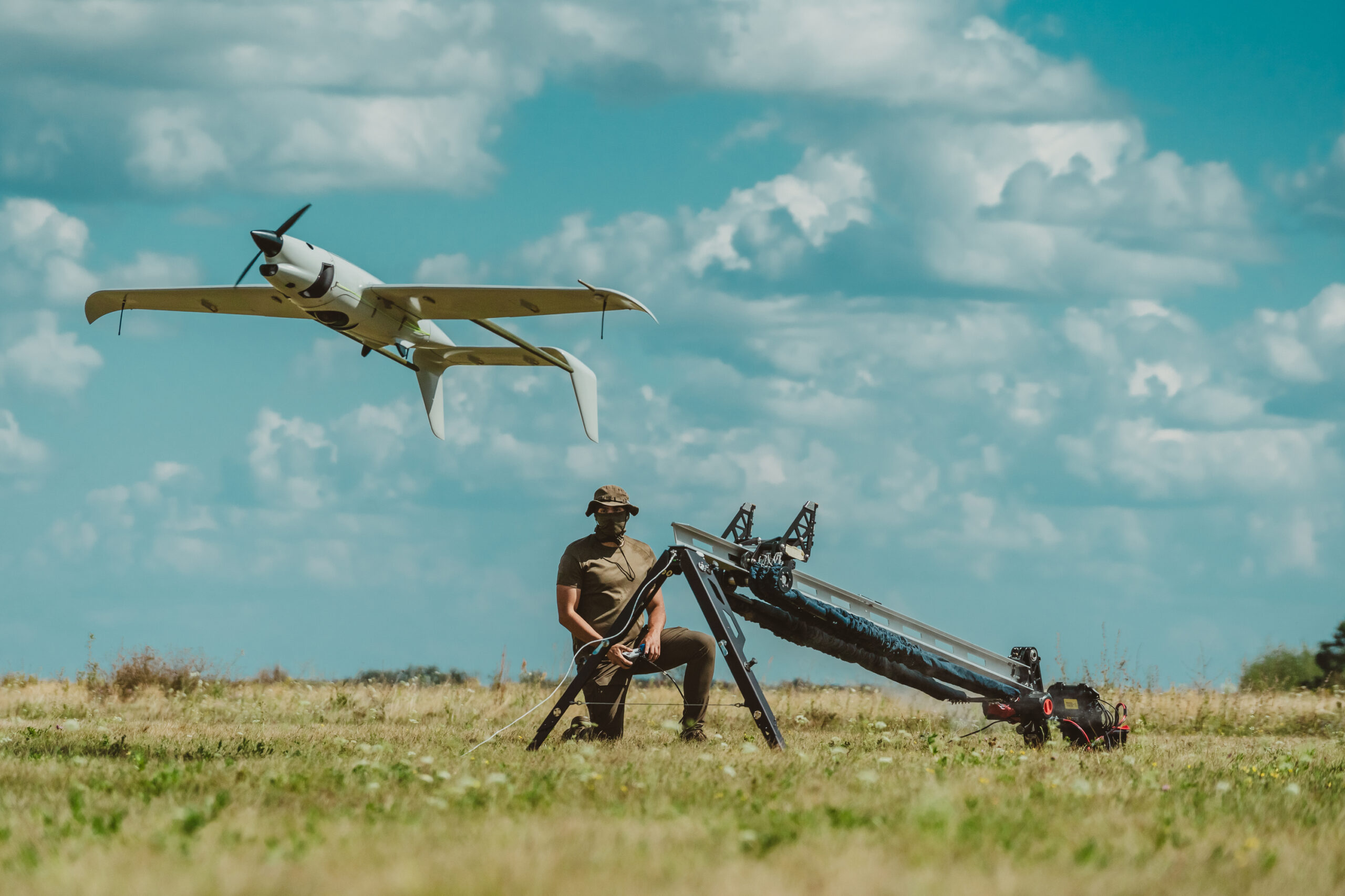25 Minuten dauert es, bis die Raybird von Skyeton aus dem Kastenwagen entladen, und via Katapult auf ihre Mission geschickt werden kann.