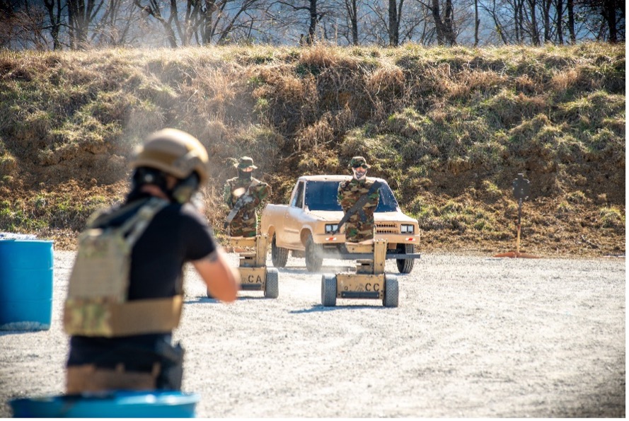 Realistisches Live-Feuer-Training. Hier wird ein Kontrollpunkt von autonomer Roboterinfanterie und -fahrzeugen angegriffen. (Alle Bilder- Marathon Targets)