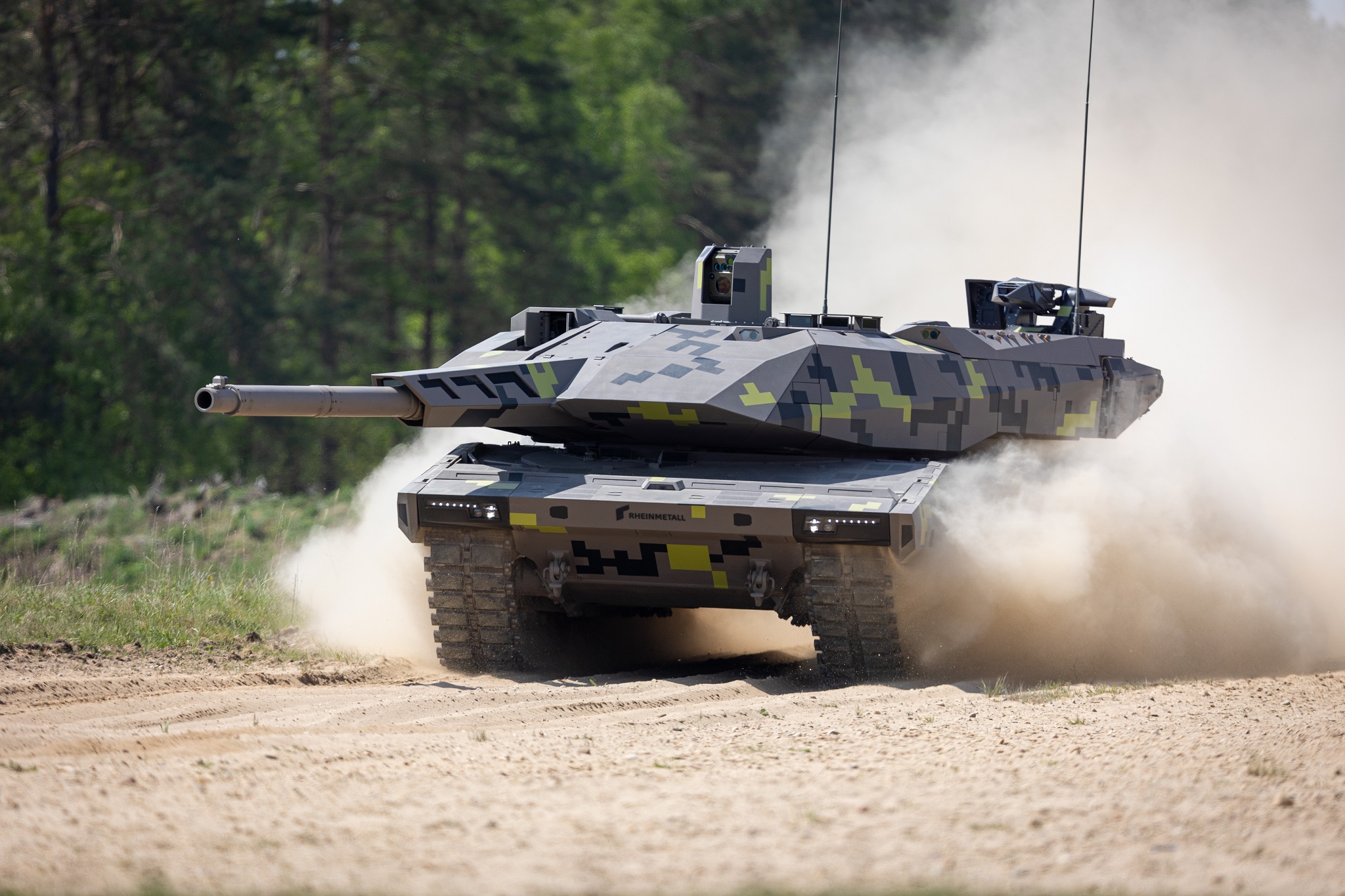 Der Panther von Rheinmetall wäre ebenfalls ein Kandidat, sollte sich der Kampfpanzer-Anteil an MGCS nicht realisieren lassen. Die Forschungsergebnisse des ISL ließen sich dann – mit entsprechenden Verträgen – auch für dieses deutsche Waffensystem nutzen.