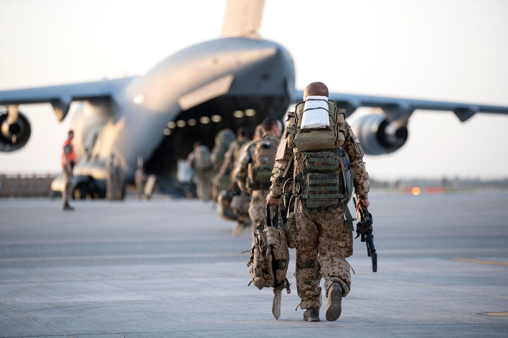 Die NATO ist im Rahmen des NATO Force Model auch bereit, falls erforderlich die Grenzen Europas zu verteidigen, inklusive des Schutzes der Ukraine vor russischer Aggression.