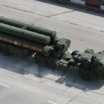 Moderne Flugabwehr: Russisches S-400 TEL 5P85T2 bei einer Parade in Moskau.