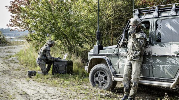 Kommunikation und Digitalisierung erfordern Funkgeräte, die den militärischen Anforderungen der Bundeswehr entsprechen. Die Systeme von Rohde & Schwarz wurden daher für D-LBO ausgewählt.