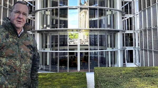 Ein Sitzungsaal im Paul-Löbe-Haus. Hier tagt auch der Verteidigungsausschuss des Deutschen Bundestages zum Artikelgesetz Zeitenwende.