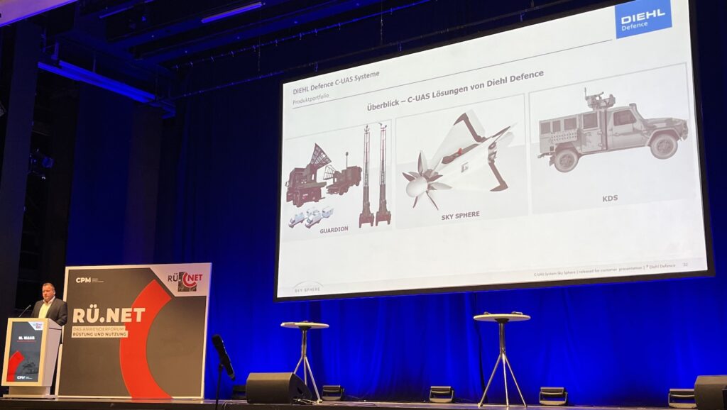 Matthias Maaß, Sales & Marketing Manager C-UAS Systems, Diehl Defence, gab bei der RüNet einen Einblick in die verschiedenen Drohnenabwehrsysteme seines Hauses.