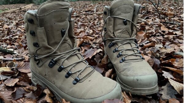 Kampfstiefel von Meindl mit dem neun Obermaterial EXTRAGUARD von Gore. Was hier aussieht wie ein Rauleder ist in Wahrheit ein Kunstmaterial. (Foto: AF)