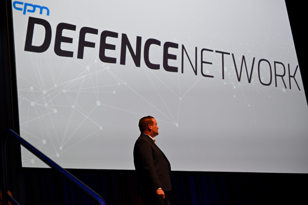 Start der ersten echten Online-Newsplattform aus dem Hause cpm: Aiuf der LOG.NET2023 wurde das Konzept und die Live-Version des cpm Defence Networks präsentiert.
