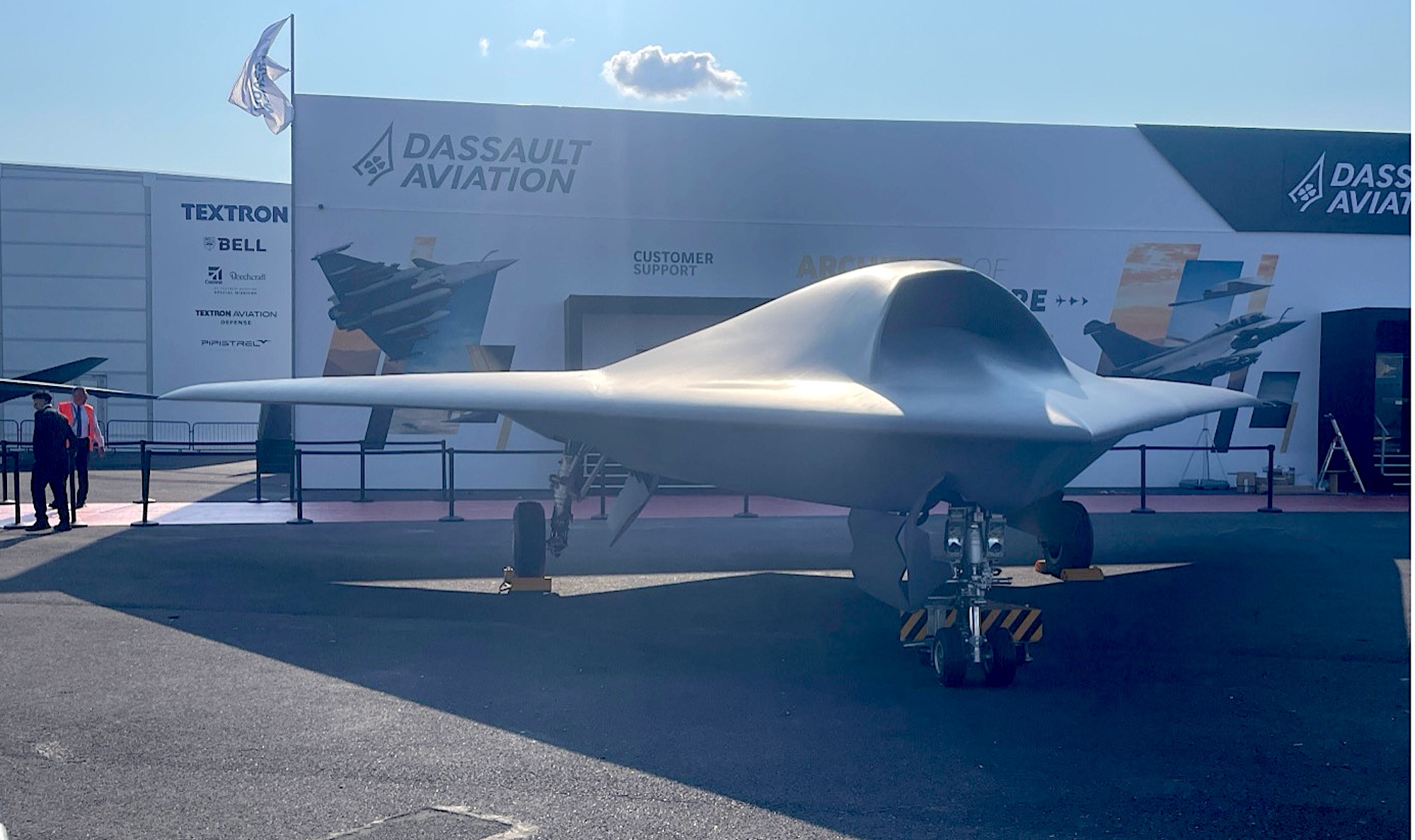Die Kampfdrohne UCAS von Dassault auf der Paris Air Show 2025.