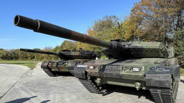 Auch der Kampfpanzer Leopard 2 ist auf die Zulieferung von Getrieben durch die RENK Group angewiesen.