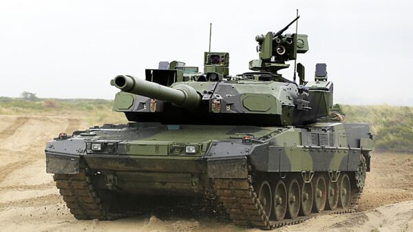 Niederländische Leopard 2A8: Da sich der Leopard 2A8 noch in der Entwicklung befindet existiert kein aktuelles Bild dieses Kampfpanzers. KNDS Deutschland bezeichnet allerdings dieses Foto als mögliche Auslegung.