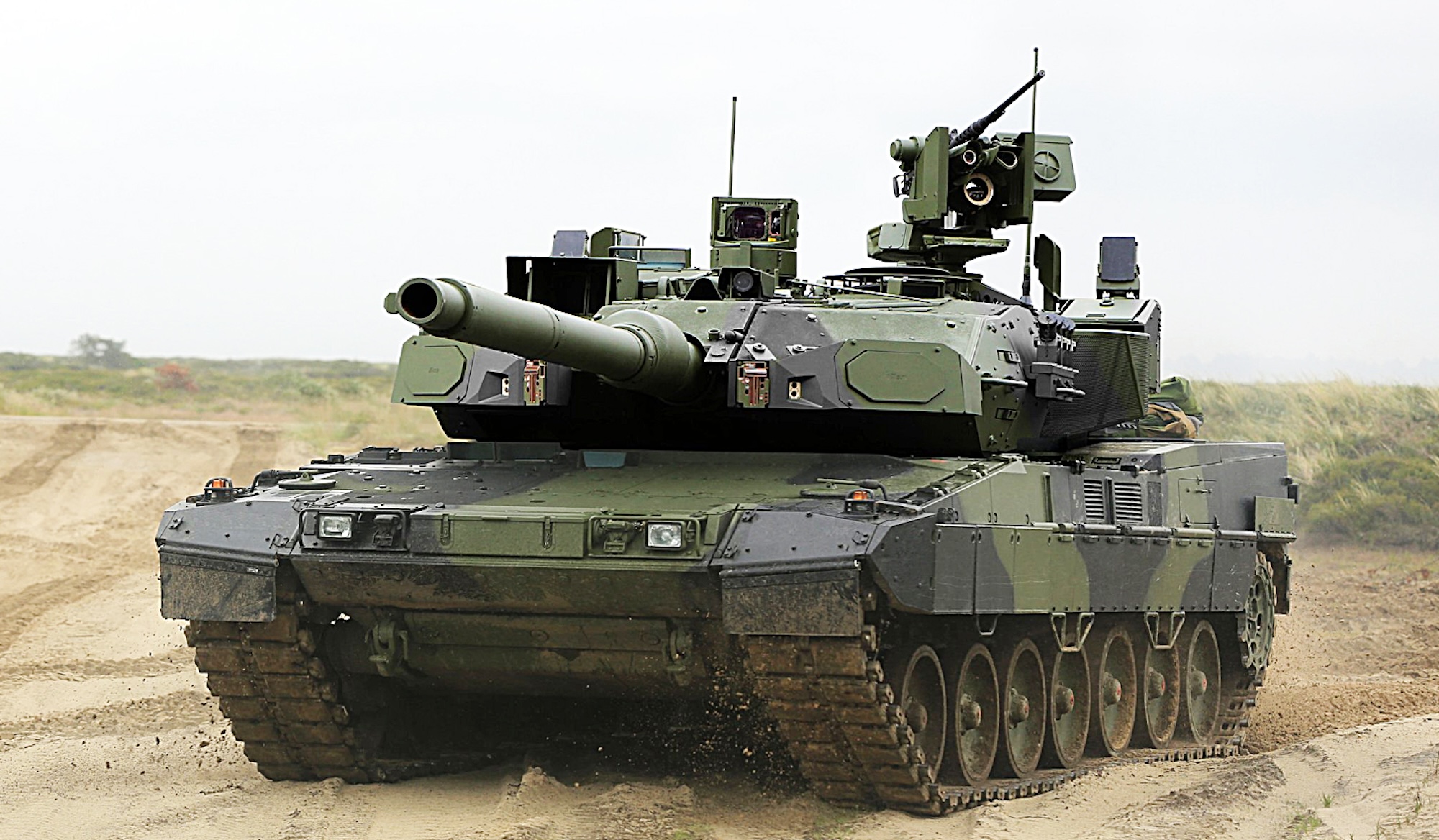 Niederländische Leopard 2A8: Da sich der Leopard 2A8 noch in der Entwicklung befindet existiert kein aktuelles Bild dieses Kampfpanzers. KNDS Deutschland bezeichnet allerdings dieses Foto als mögliche Auslegung.