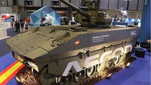 Vorstellung des VAC-Mehrzweck-Kettenfahrzeug auf der FEINDEF-Messe. (Foto: TESS Defence)
