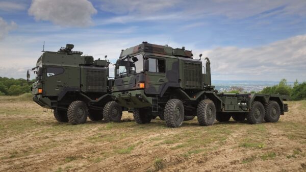 Die Bundeswehr bestellt weitere geschützte und ungeschützte Lkw, die durch ein Wechselladesystem (WLS) Transportgüter selbständig be- und entladen können. Die Fahrzeuge basieren auf der HX-Fahrzeugfamilie von Rheinmetall.