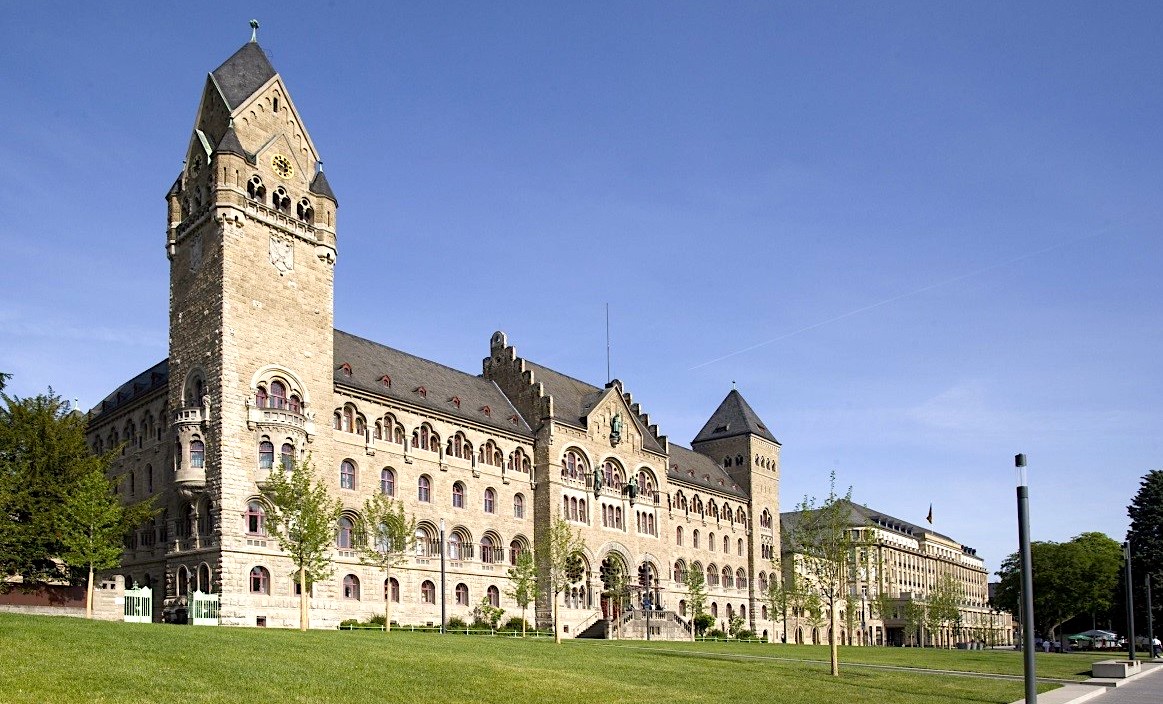 Wer die Beschaffung bei der Bundeswehr verstehen möchte, der muss genau hier ansetzen: Im BAAINBw, der deutschen Beschaffungsbehörde in Koblenz.